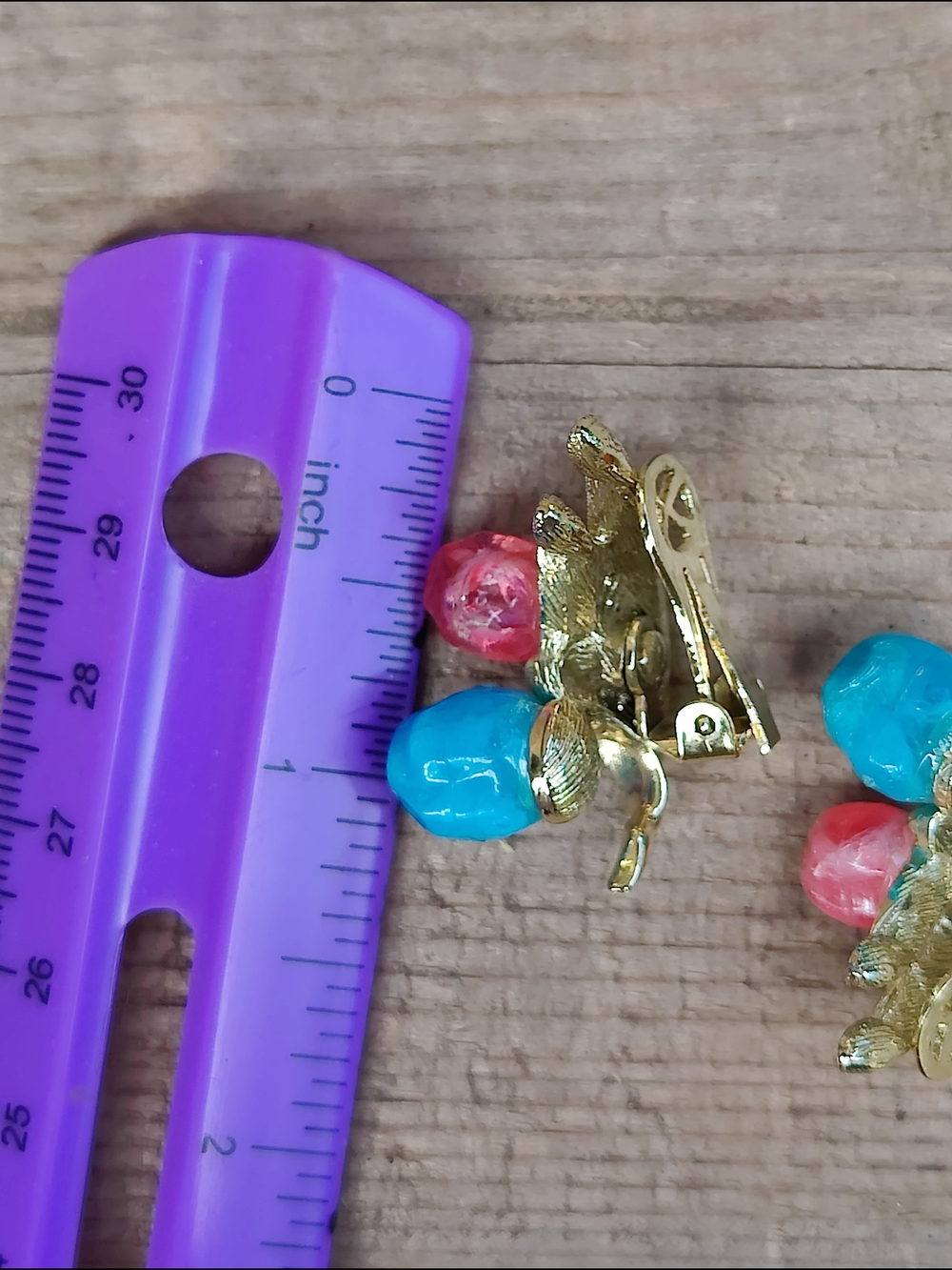 Vintage Funky Gold-Tone Leaf Clip-On Earrings with Turquoise Blue and Pink Beads - Picture 2 of 3